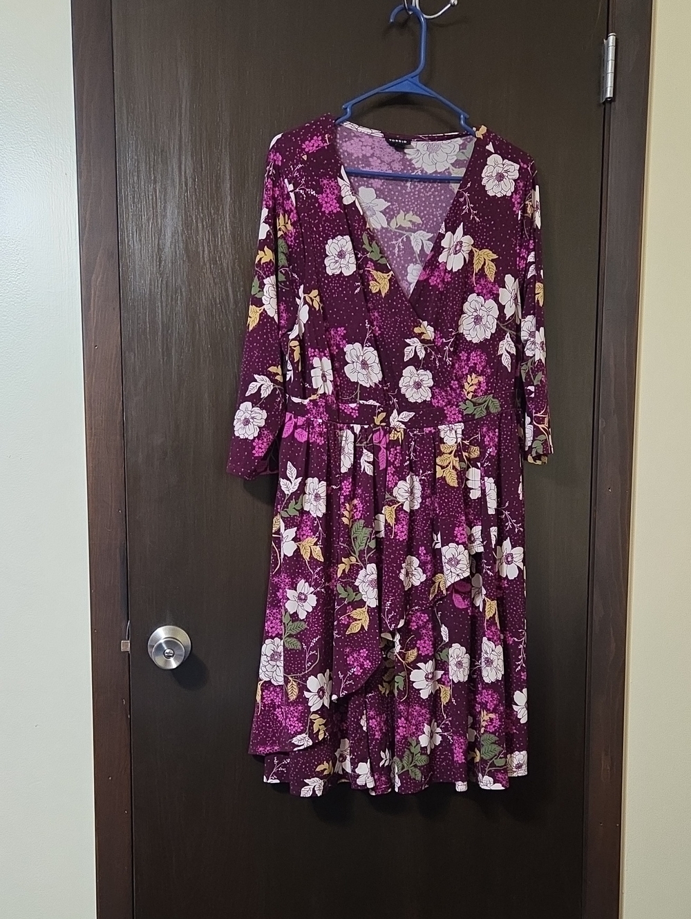 Torrid burgandy pink/white floral lovely dress size 1